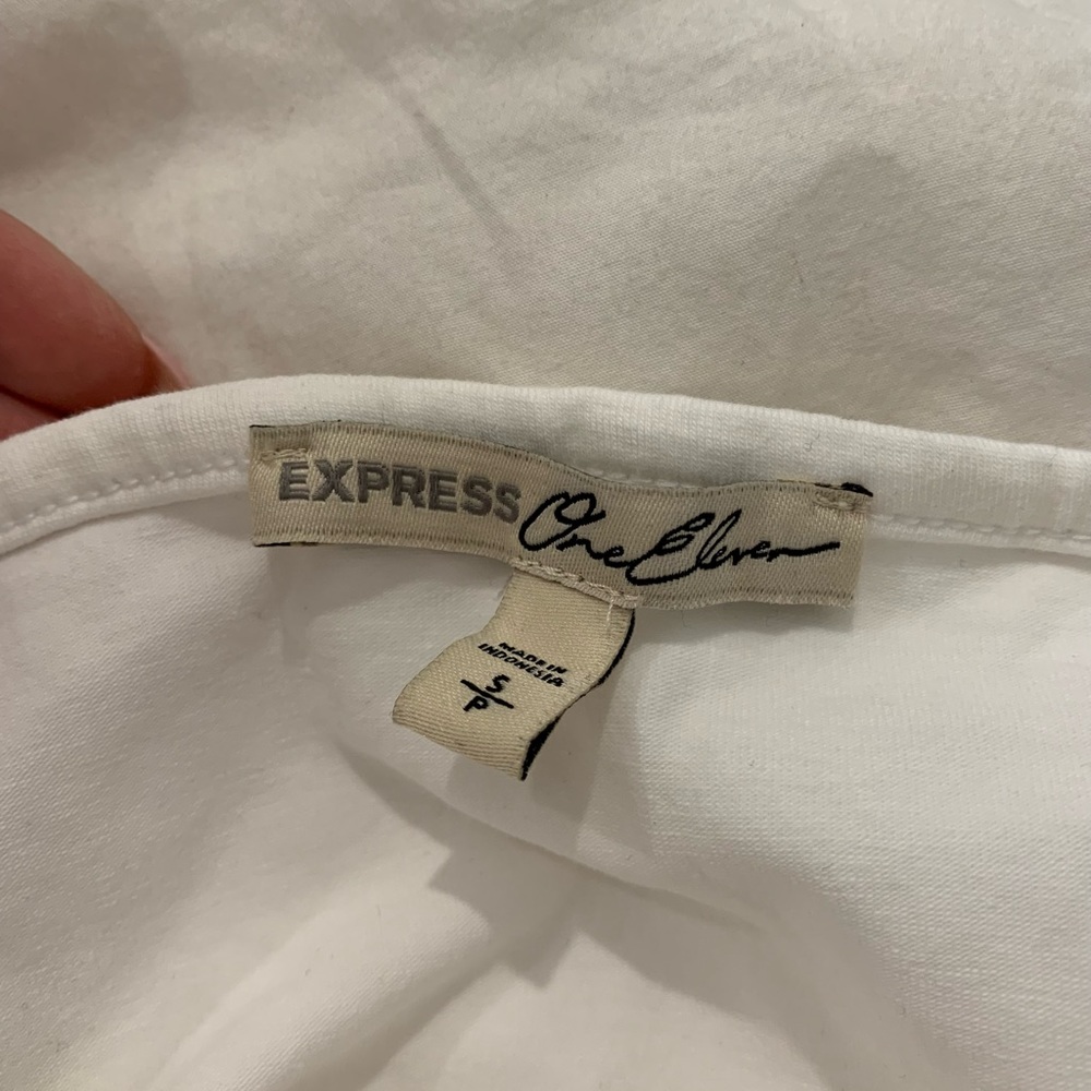 Express halter top - Picture 3 of 3